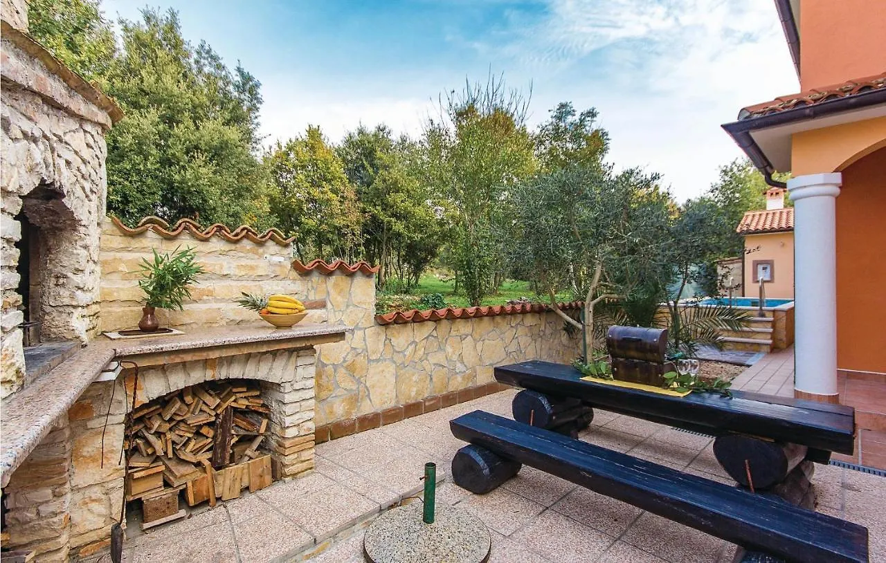 Nice Home In Liznjan With Outdoor Swimming Pool Chorvatsko